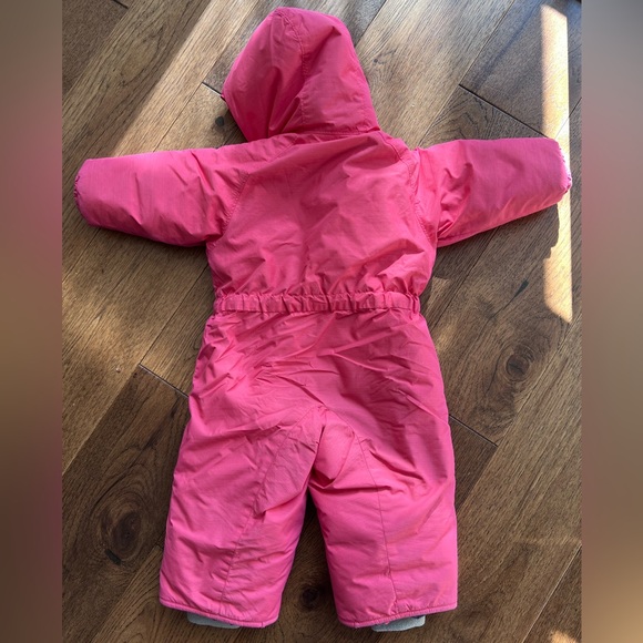 MEC toaster snowsuit size 12 months - pink - Picture 2 of 3